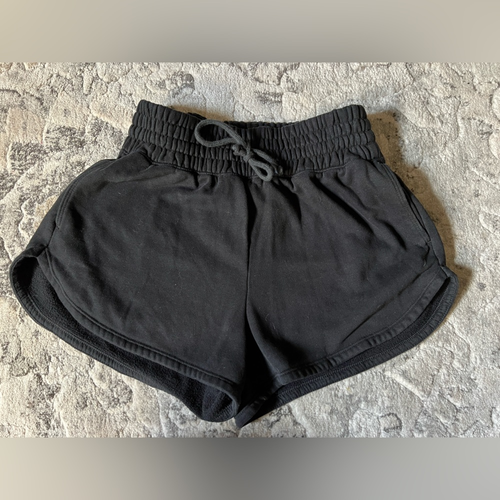 Abercrombie & Fitch Black High Waisted Dolphin Hem Fleece Shorts…Size Small